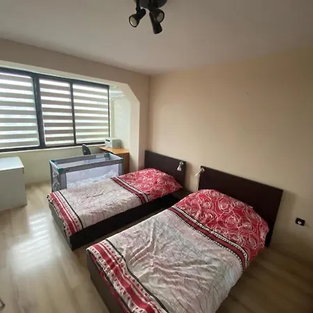 Cozy 2br With Old Town View And Free Street Parking Apartment
