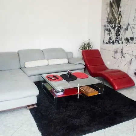 Cozy 2br With Old Town View And Free Street Parking