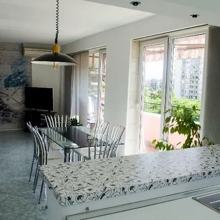 Apartment Cozy 2br With Old Town View And Free Street Parking