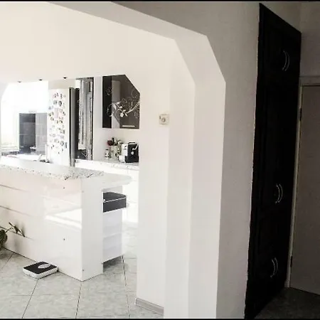 Cozy 2br With Old Town View And Free Street Parking Apartment *