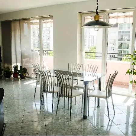 Cozy 2br With Old Town View And Free Street Parking Apartment